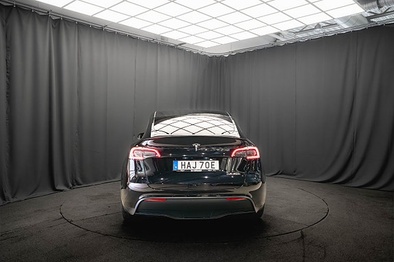 Tesla Model Y 8 of 22