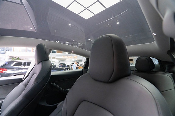 Tesla Model Y 12 of 22