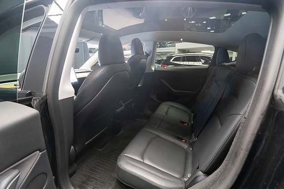 Tesla Model Y 18 of 22