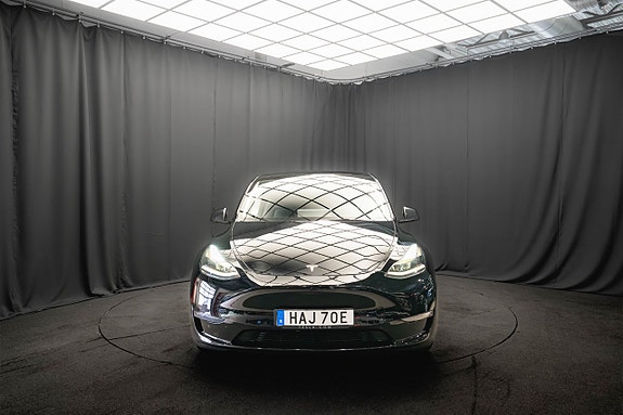 Tesla Model Y 4 of 22