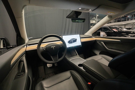 Tesla Model Y 11 of 22