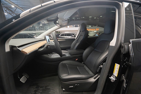 Tesla Model Y 16 of 22