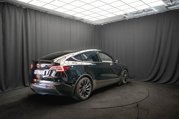 Tesla Model Y 7 of 22