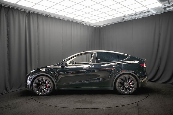 Tesla Model Y 10 of 22