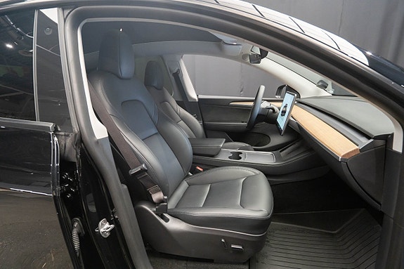 Tesla Model Y 17 of 22