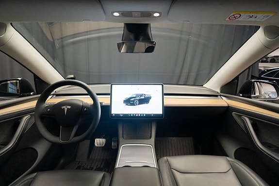 Tesla Model Y 14 of 22