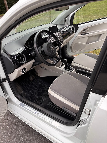 Volkswagen e-Up! 3 of 10