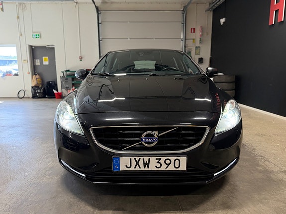 Volvo V40 8 of 18
