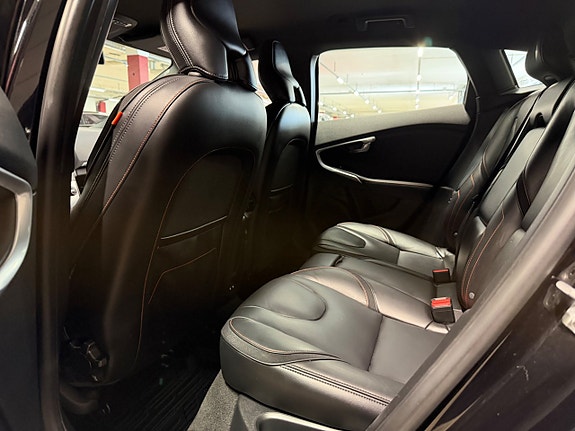Volvo V40 11 of 18