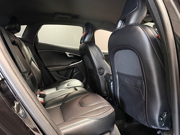 Volvo V40 9 of 18