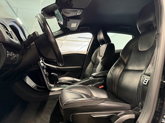 Volvo V40 12 of 18