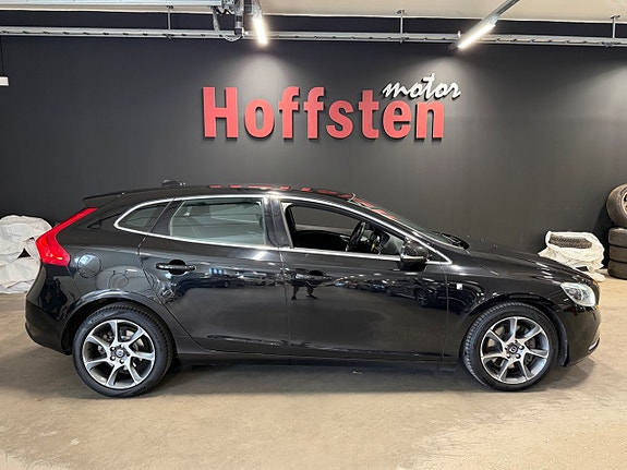 Volvo V40 2 of 18