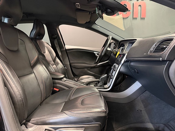 Volvo V40 10 of 18