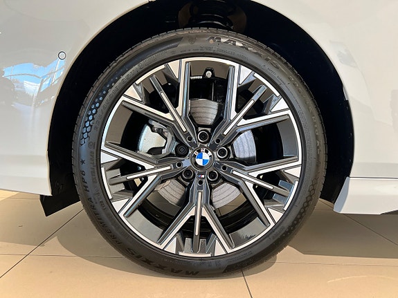 BMW 120 3 of 11