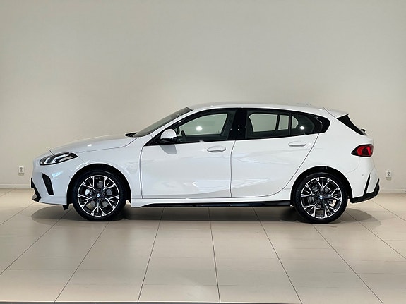 BMW 120 2 of 11