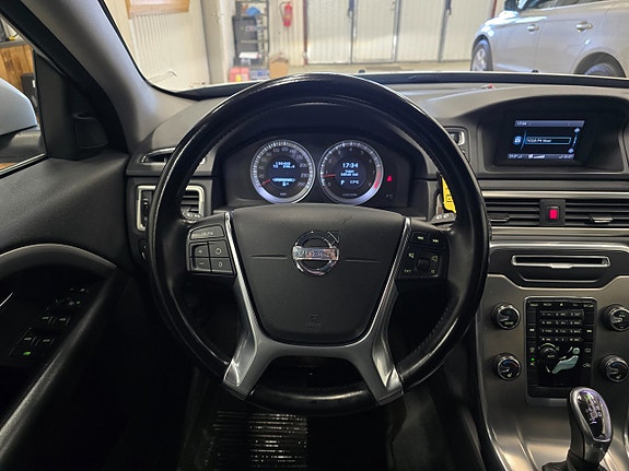 Volvo V70 12 of 30