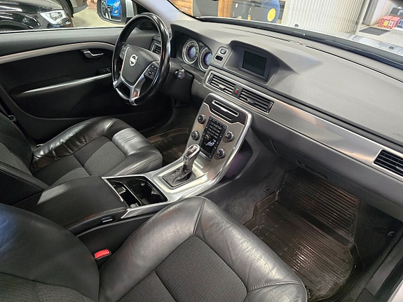 Volvo V70 16 of 30