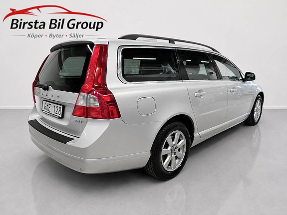 Volvo V70 3 of 30