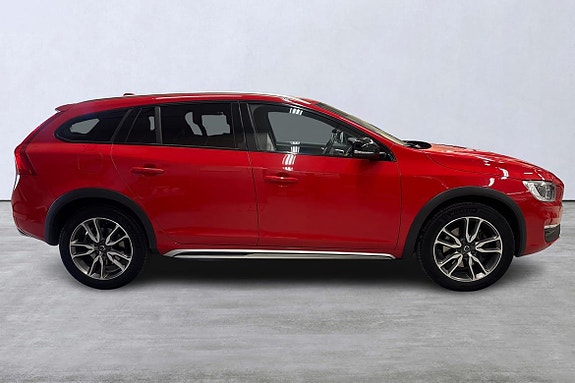 Volvo V60 Cross Country 3 of 18