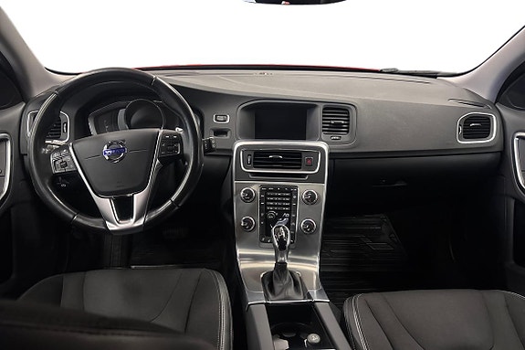 Volvo V60 Cross Country 9 of 18