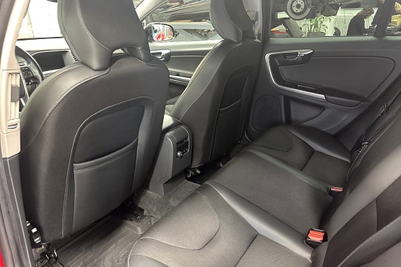 Volvo V60 Cross Country 12 of 18