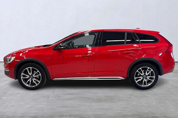 Volvo V60 Cross Country 2 of 18