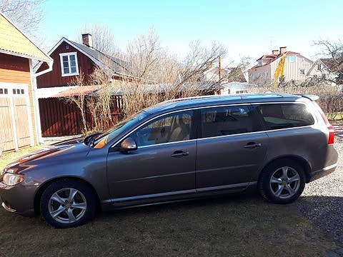 Volvo V70 2 of 8