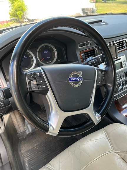 Volvo V70 12 of 24