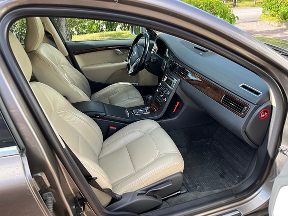 Volvo V70 16 of 24