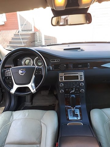 Volvo V70 6 of 8