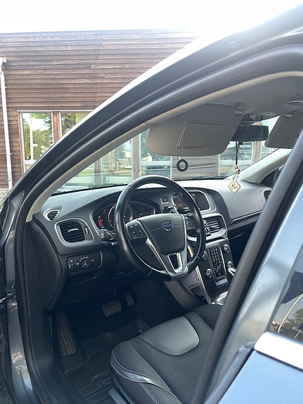 Volvo V40 3 of 8
