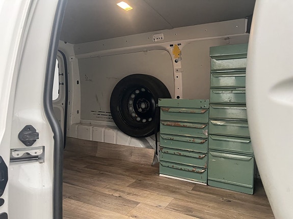 Volkswagen Caddy Maxi 14 of 29
