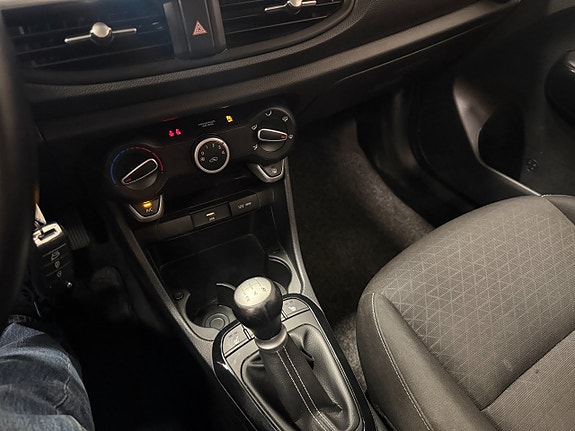 Kia Picanto 12 of 13