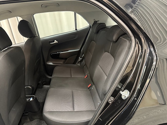 Kia Picanto 8 of 13
