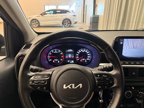 Kia Picanto 9 of 13