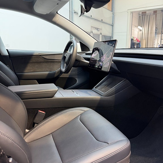 Tesla Model Y 11 of 11