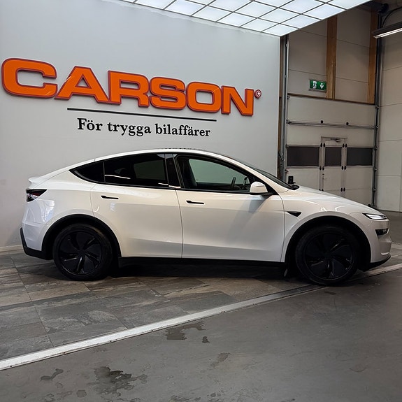 Tesla Model Y 3 of 11