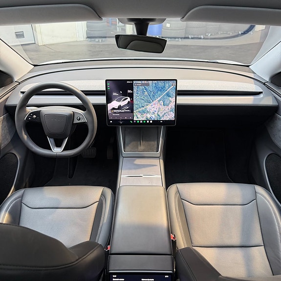Tesla Model Y 9 of 11