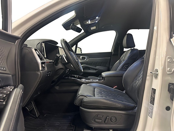 Kia Sorento 8 of 16