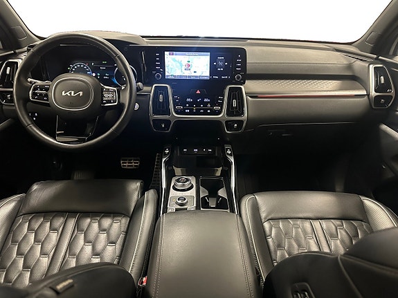Kia Sorento 10 of 16