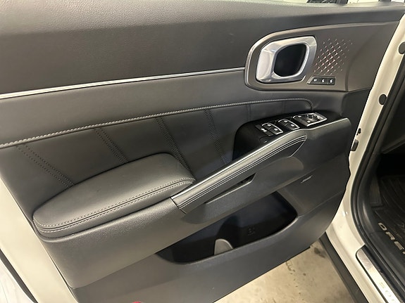 Kia Sorento 9 of 16