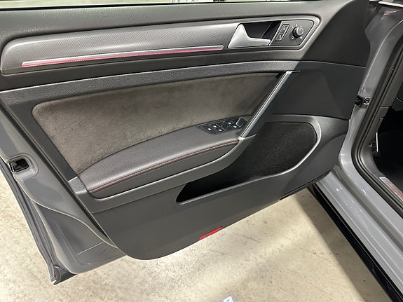 Volkswagen Golf I 9 of 18