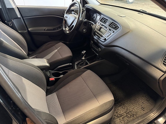 Hyundai i20 8 of 10