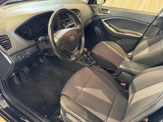Hyundai i20 4 of 10