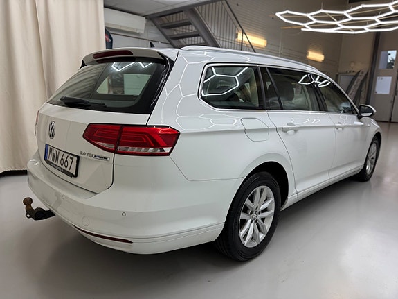 Volkswagen Passat 4 of 29