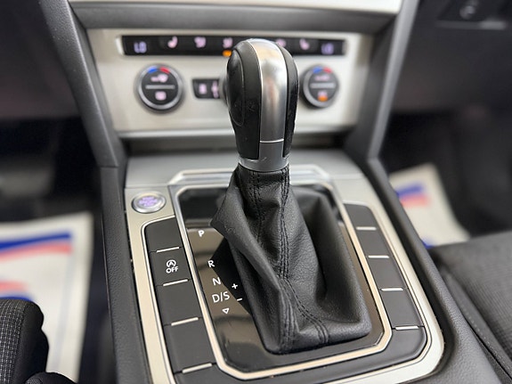 Volkswagen Passat 22 of 29