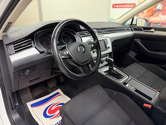 Volkswagen Passat 9 of 29