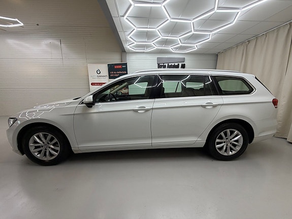 Volkswagen Passat 8 of 29