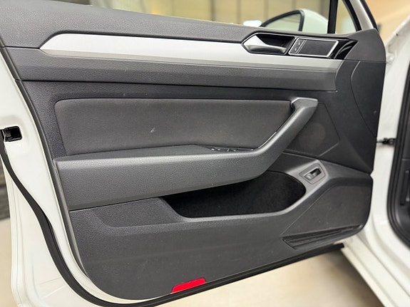 Volkswagen Passat 11 of 29