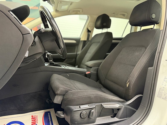Volkswagen Passat 13 of 29
